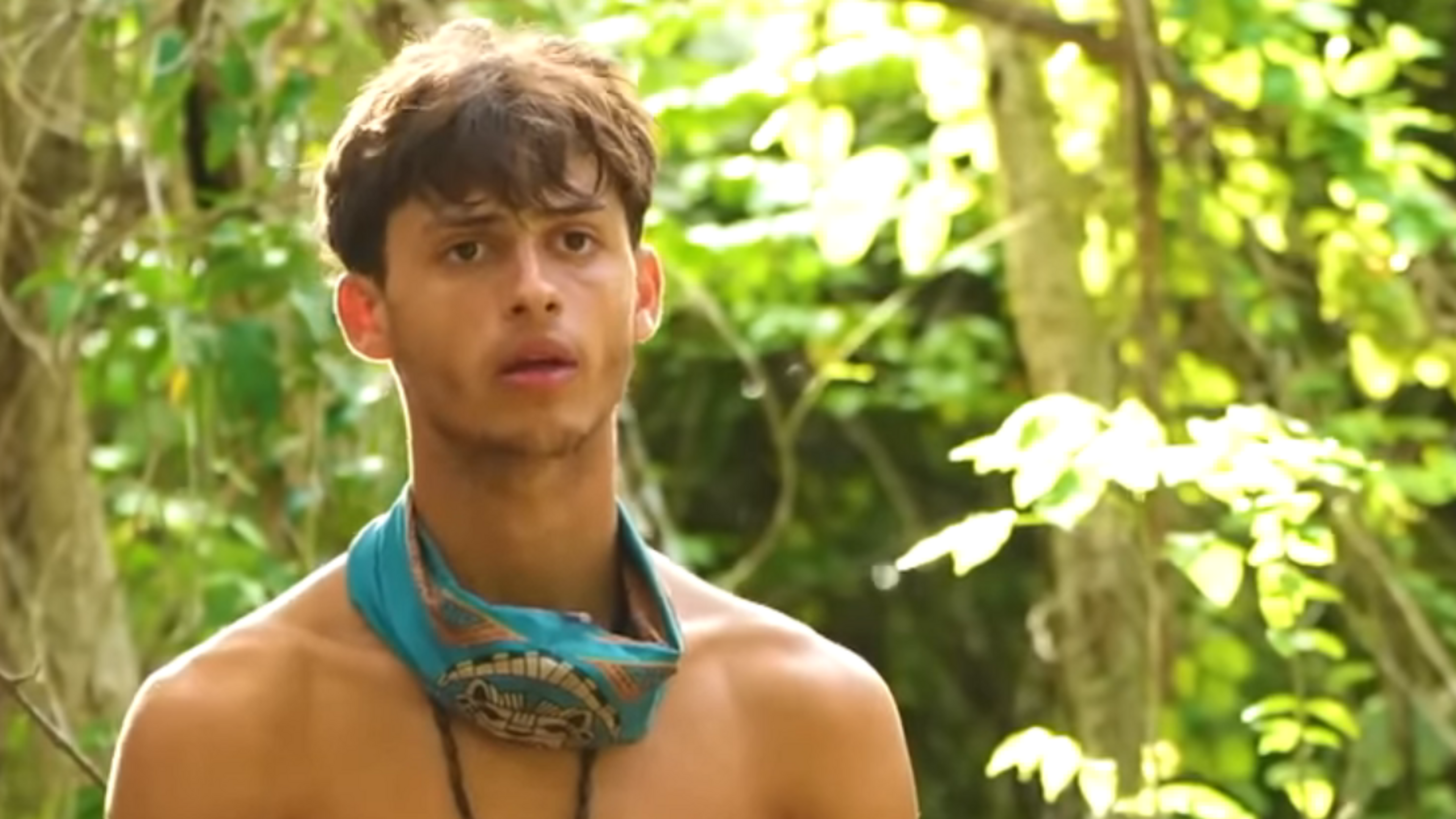 Griekse versie Expeditie Robinson van de buis gehaald nadat deelnemer (21) deel van zijn been verloor: ’Zijn toestand is ernstig’